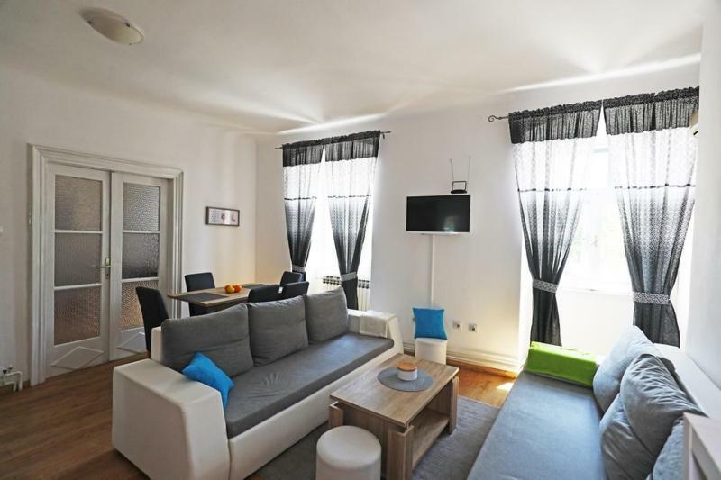 Odeon Apartment And Rooms リエカ エクステリア 写真